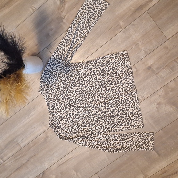 Animal Print Top - Picture 4 of 5